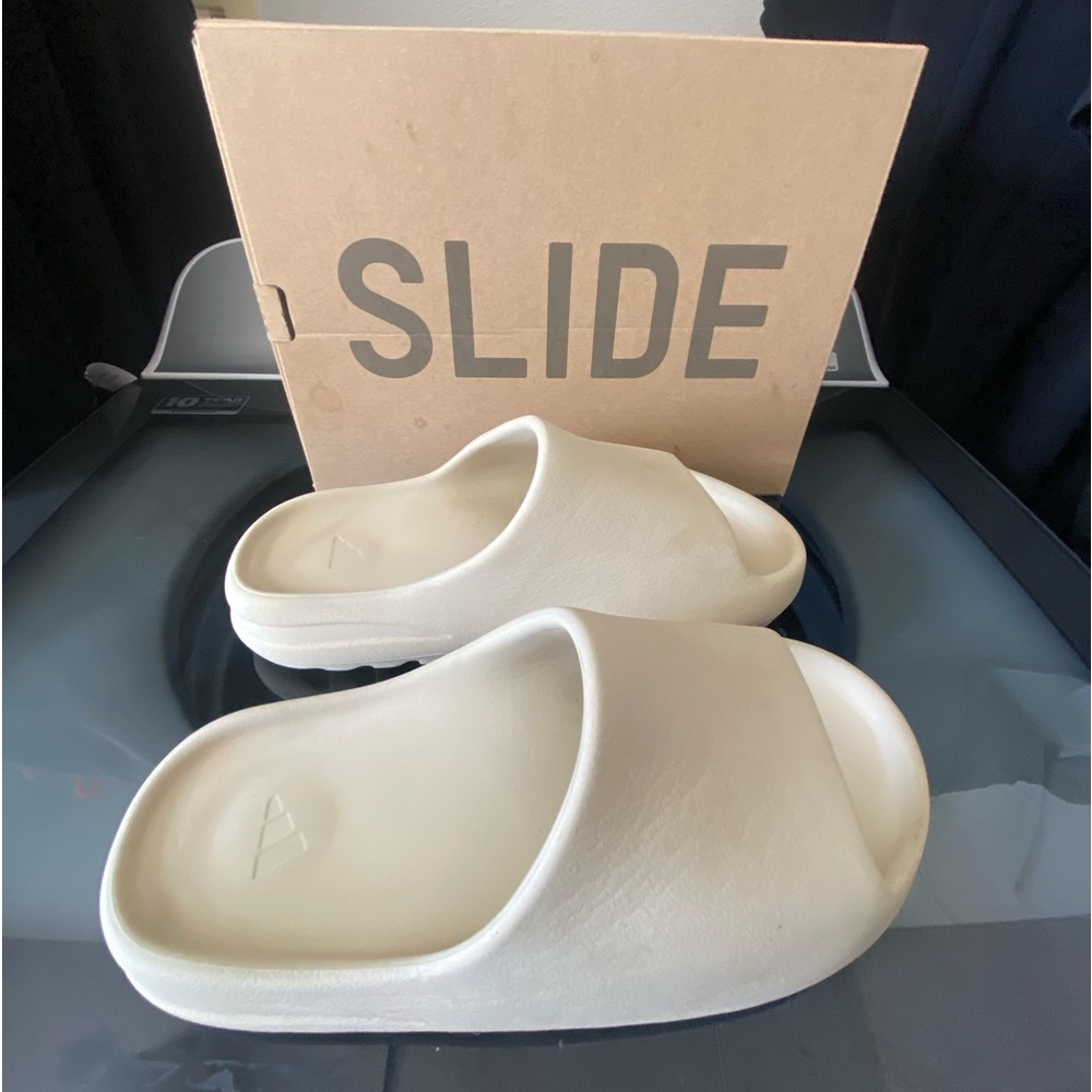 Yezzy slides size 9